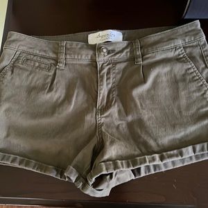 American Rag Mid Rise Cuff Shorts with Belt Loops. Size 7.